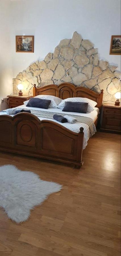 Three Bedroom Apartment Between Trogir And Split Kastela Bagian luar foto